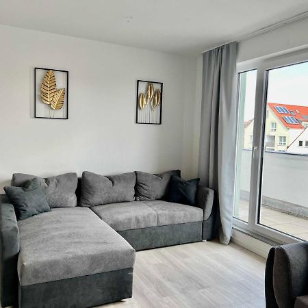 Nujen- Hotel Und Apartment Stuttgart Zuffenhausen Estugarda Exterior foto